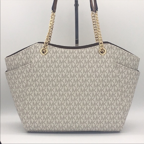 MICHAEL KORS LG CHAIN SHOULDER TOTE VANILLA
NWT - Picture 10 of 16